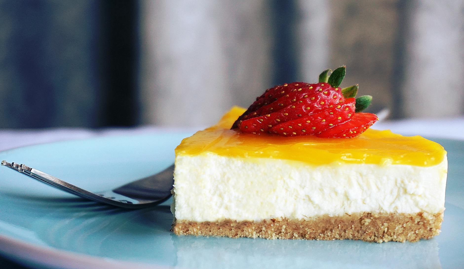 cheese cake with strawberry fruit